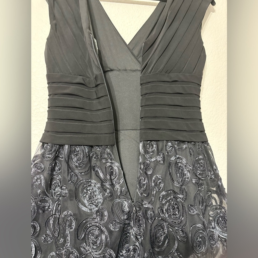 Adrianna Papell Elegant Black Cocktail, Party Dress, Sleeveless, Pleated Bodice - Picture 4 of 14
